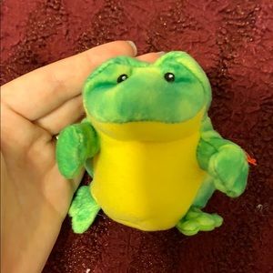 Tiny frog plush